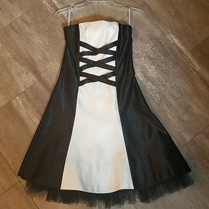 Jessica McClintock black and white dress